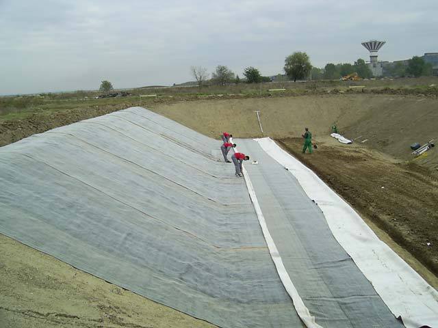 Hot sell GCL Bentonite Geotextile Mat Waterproof Blanket Geosynthetic Clay Liners wholeSale price