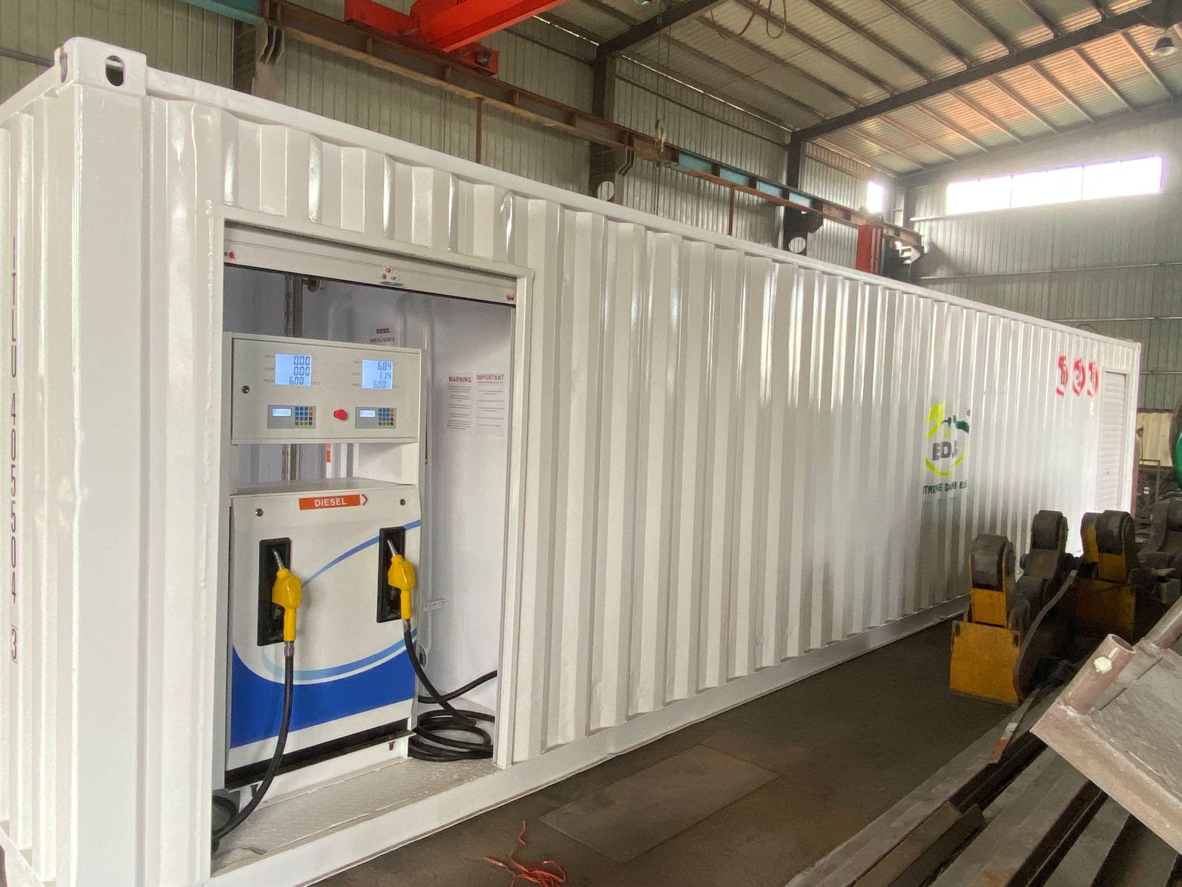 one fuel or two fuel Container Storage Tank Fuel Mobile Filling Petrol Station For Sale