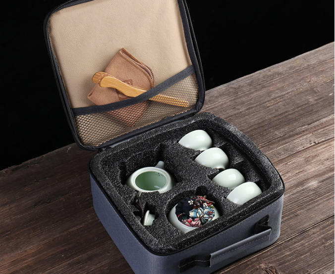 Portable ceramic travel Kung Fu storage bag gifts 4 cups two pots tray sets tea cup pot set with teapot