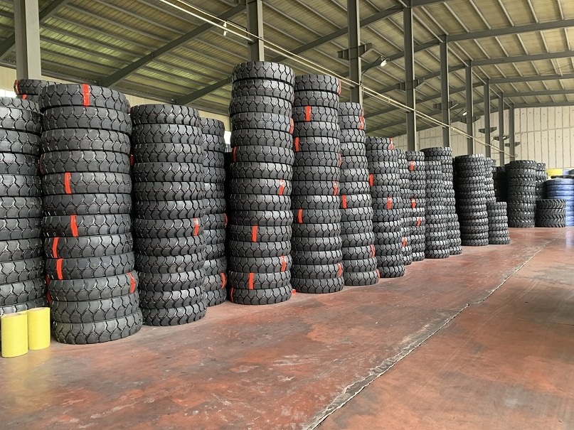 Skid Steer Tyre Industrial SKS-2 TIRE 10-16.5 12-16.5