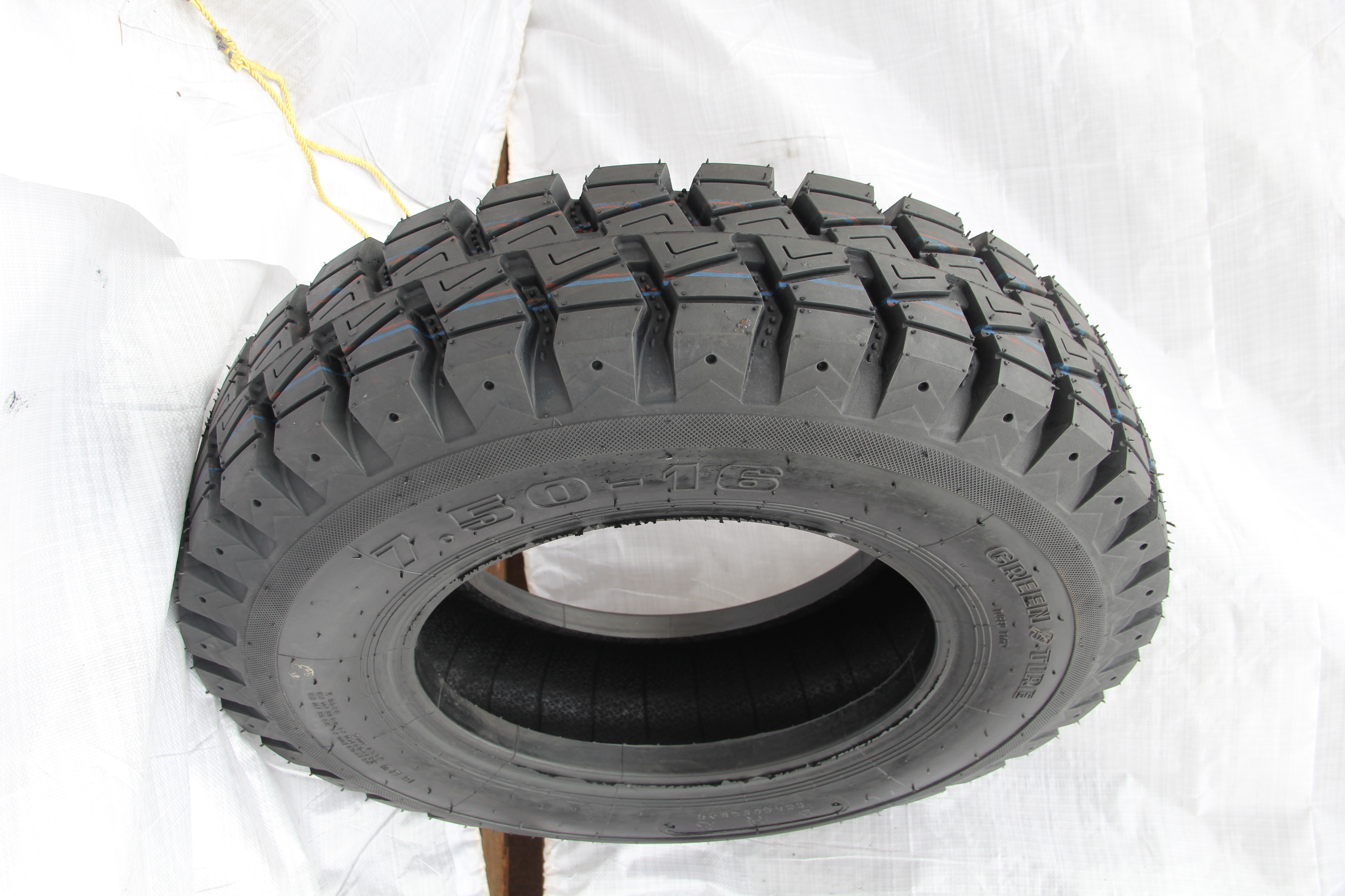 China Factory TAIHAO/ALWAYSRUN Brand Bias Light Truck Tyre 650-16 Mining Tires