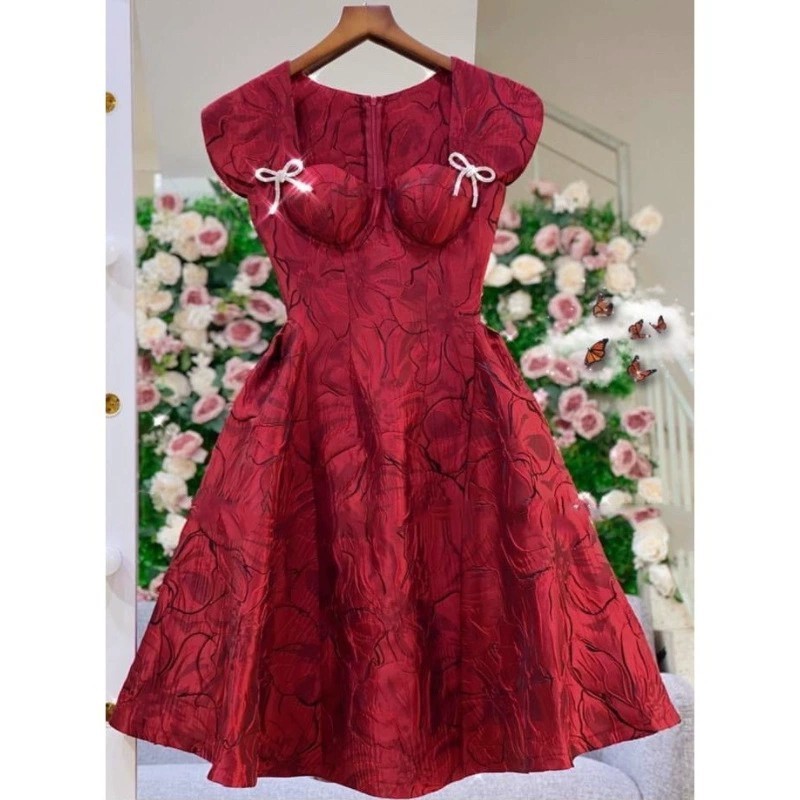 Very textured retro niche dress 2022 new temperament red square collar high waist slim dress women