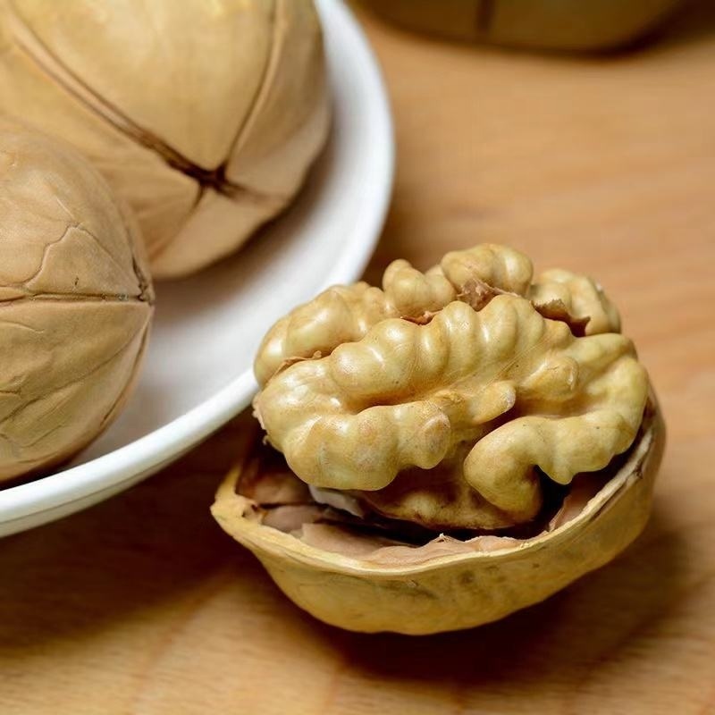 High Quality Bulk Fresh Walnuts Amber Price 32+ China with Shell Nutrition Dried Fruit Natural Bulk Packaging Food Raw Materials