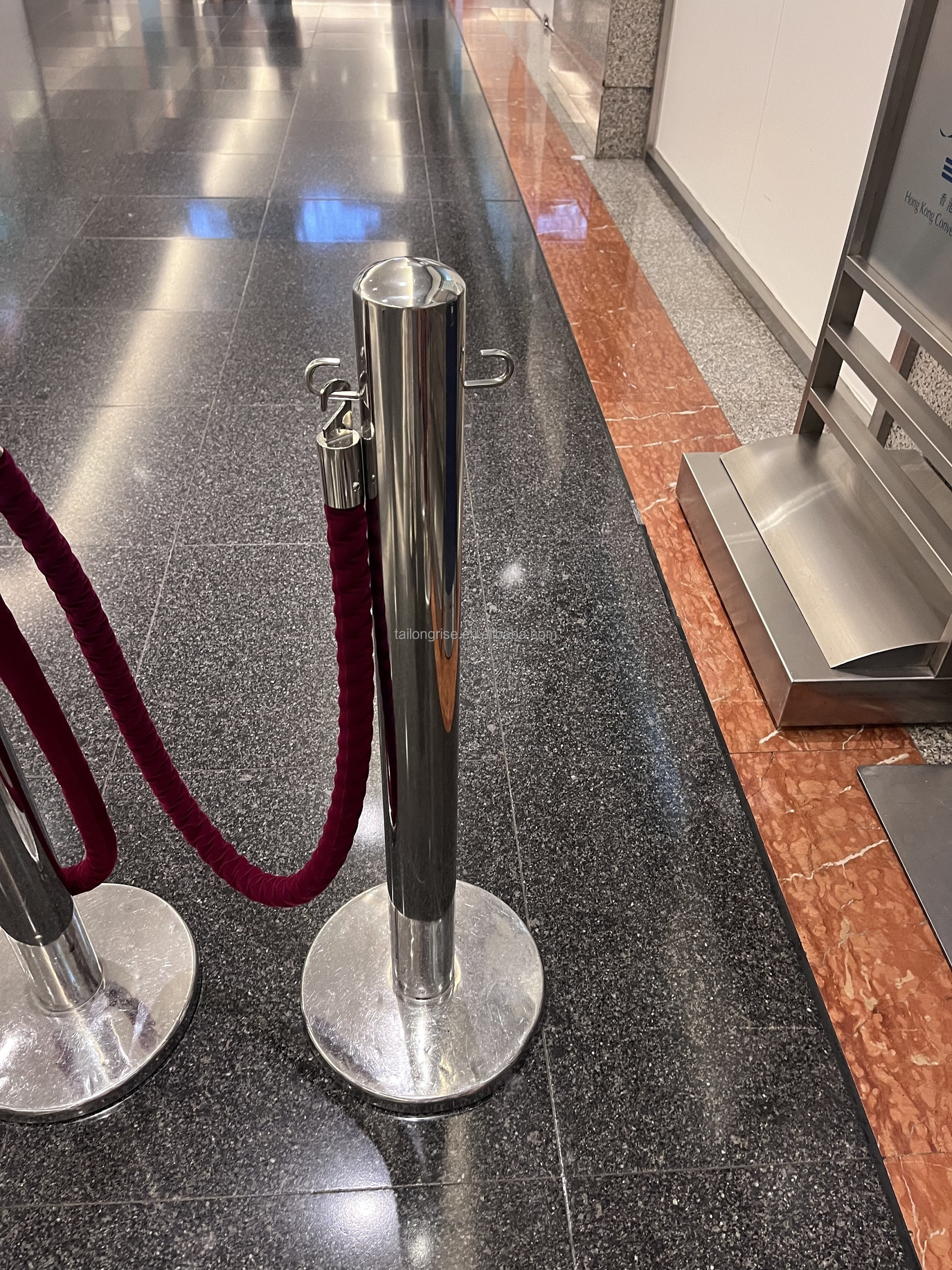 Queuing Barricade Stand Walkway Crowd Control Stanchions Safety Bollard Barrier Security Warning Post