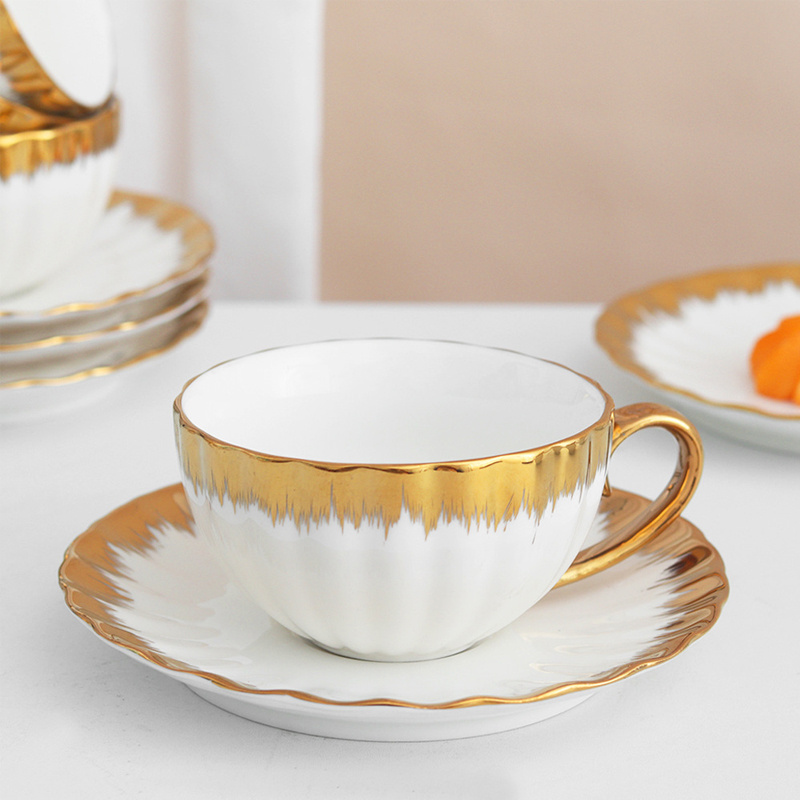 Luxury Royal Gold Rim Porcelain Cup and Saucer Milk Sugar Pot Kettle Golden Plated 15pcs Coffee & Tea Set for Wedding