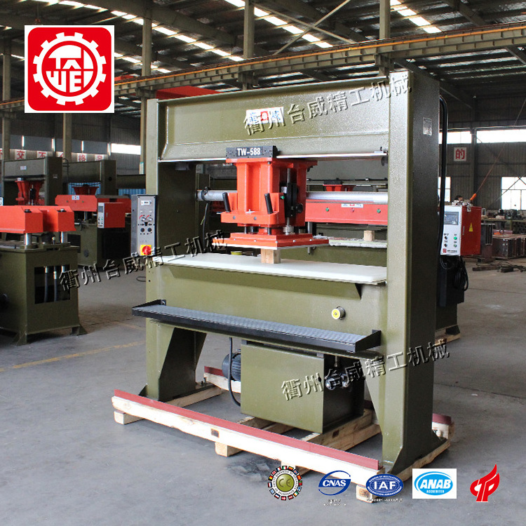 Automatic die paper cutting machine paper travelling head cutting press of gasket and diapers swing arm clicker press