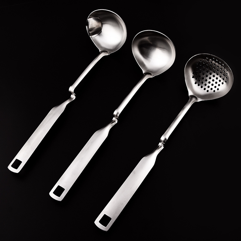 Stainless Steel Oil Separator Soup Ladle Gravy Food Fat Separator Skimmer Spoon,Soup Ladle Hot Pot Oil Filter Spoon