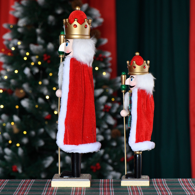 Factory Wholesale High Quality King Cape Style 38cm/50cm Wooden Xmas Nutcracker