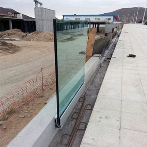 Side mounted aluminum u channel glass balustrade for house