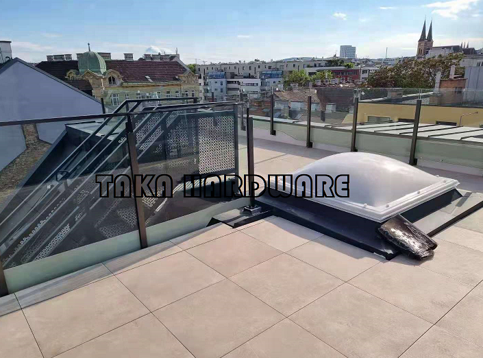 Hot Sale Balcony Post Railing Outdoor Terrace Stainless Steel Black Glass Balustrade Designs