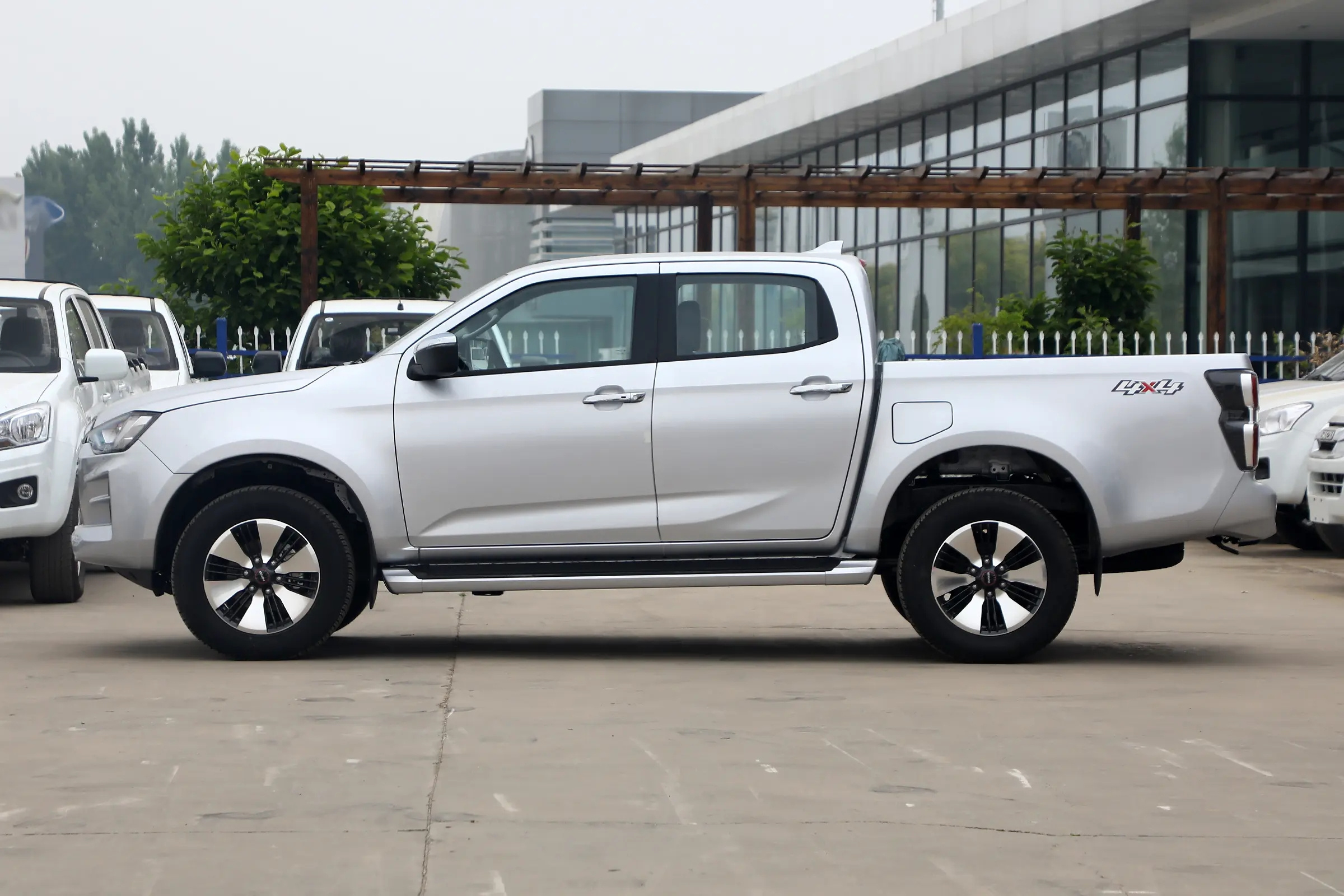 2024 Isuzu D-max New Pickup Truck 2wd High Performance Pick Up Car High Speed Diesel Vehicle Isuzu D-max