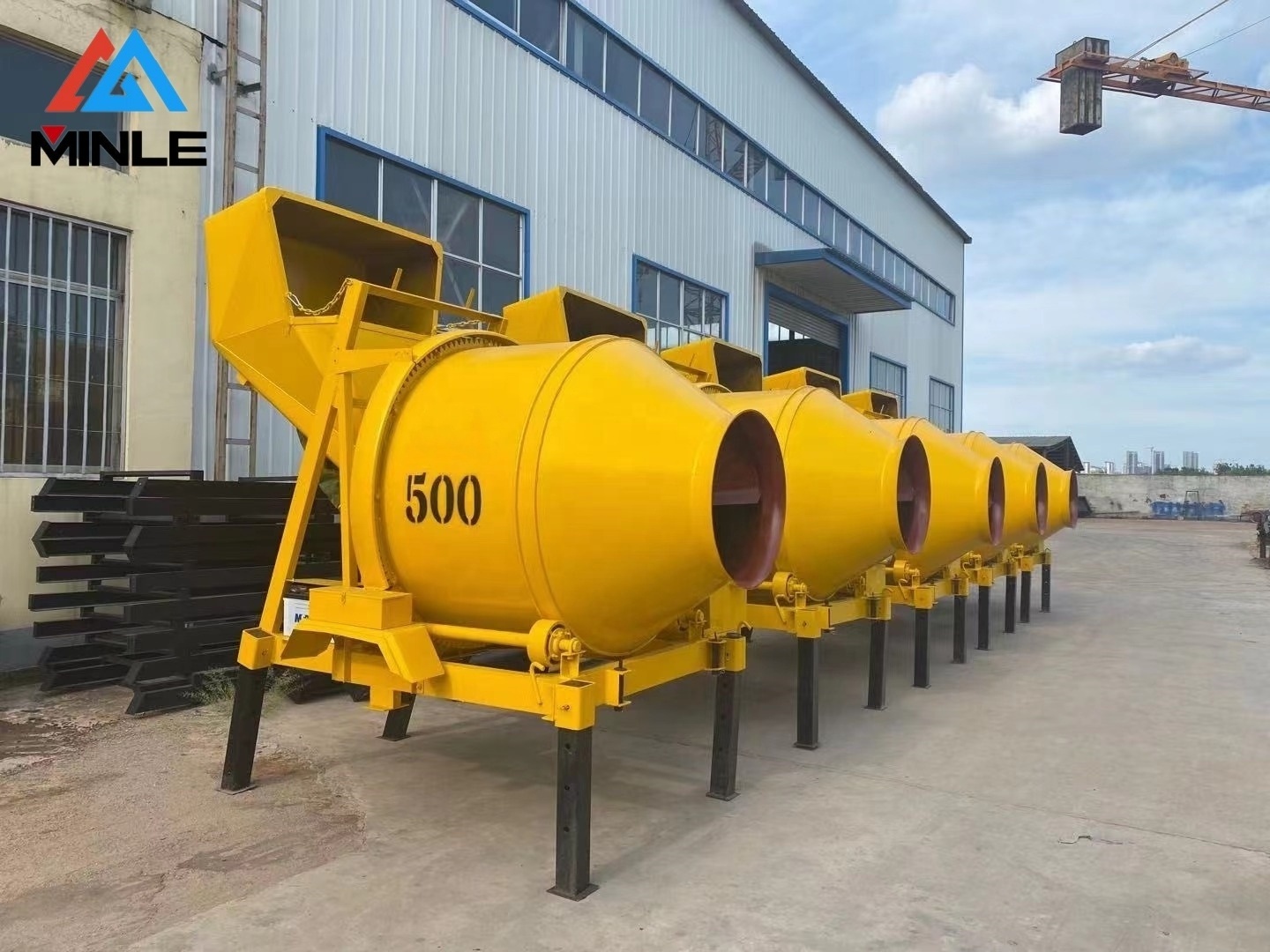 350L Diesel Concrete Mixer High Efficiency Self Loading Concrete Mixer Diesel Self Lift Cement Mixing Machine Factory