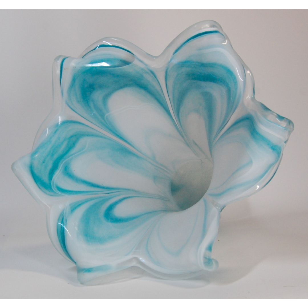 high quality Italian glass vase flower-shaped flower vase with six petals vase with a unique design handcrafted by professionals