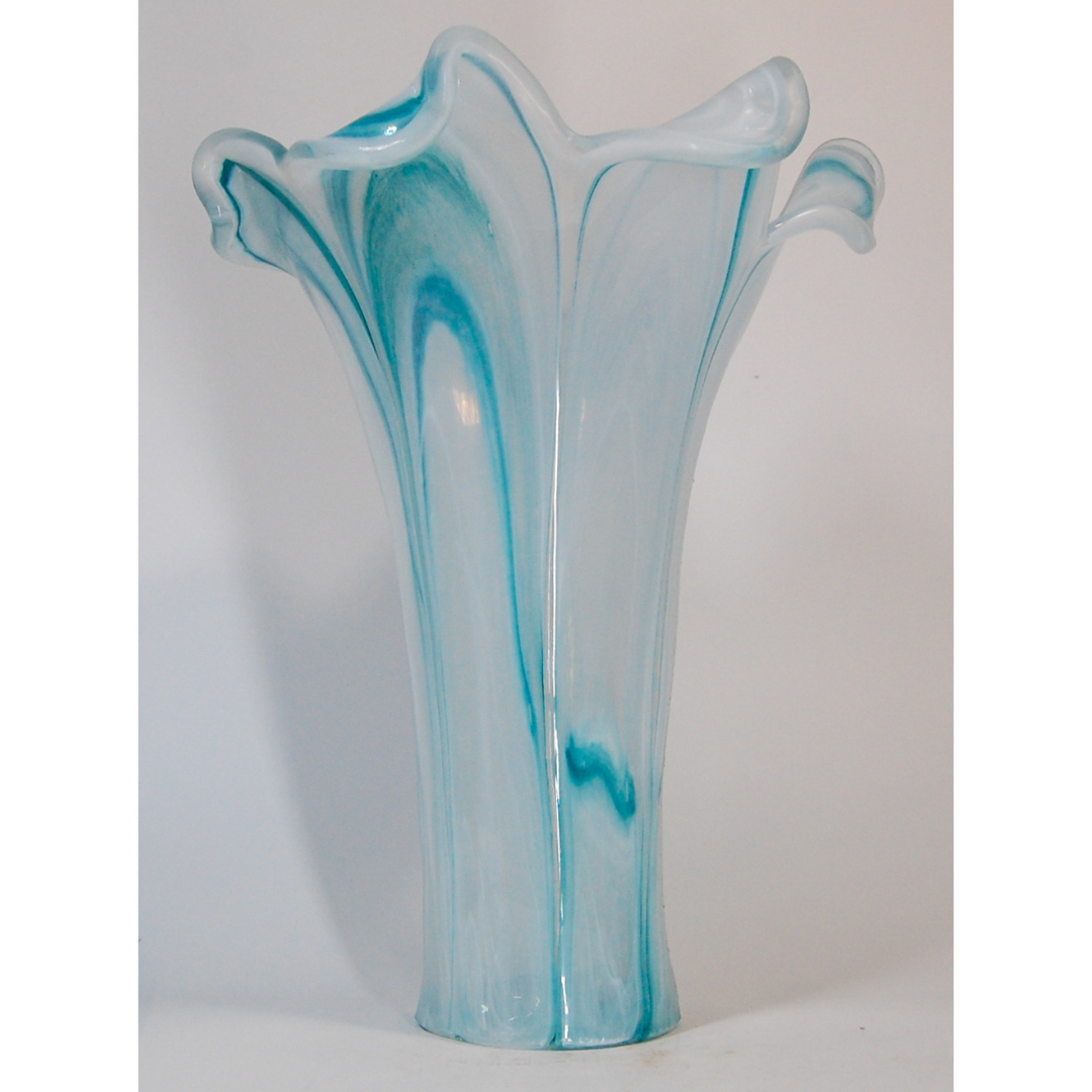 high quality Italian glass vase flower-shaped flower vase with six petals vase with a unique design handcrafted by professionals