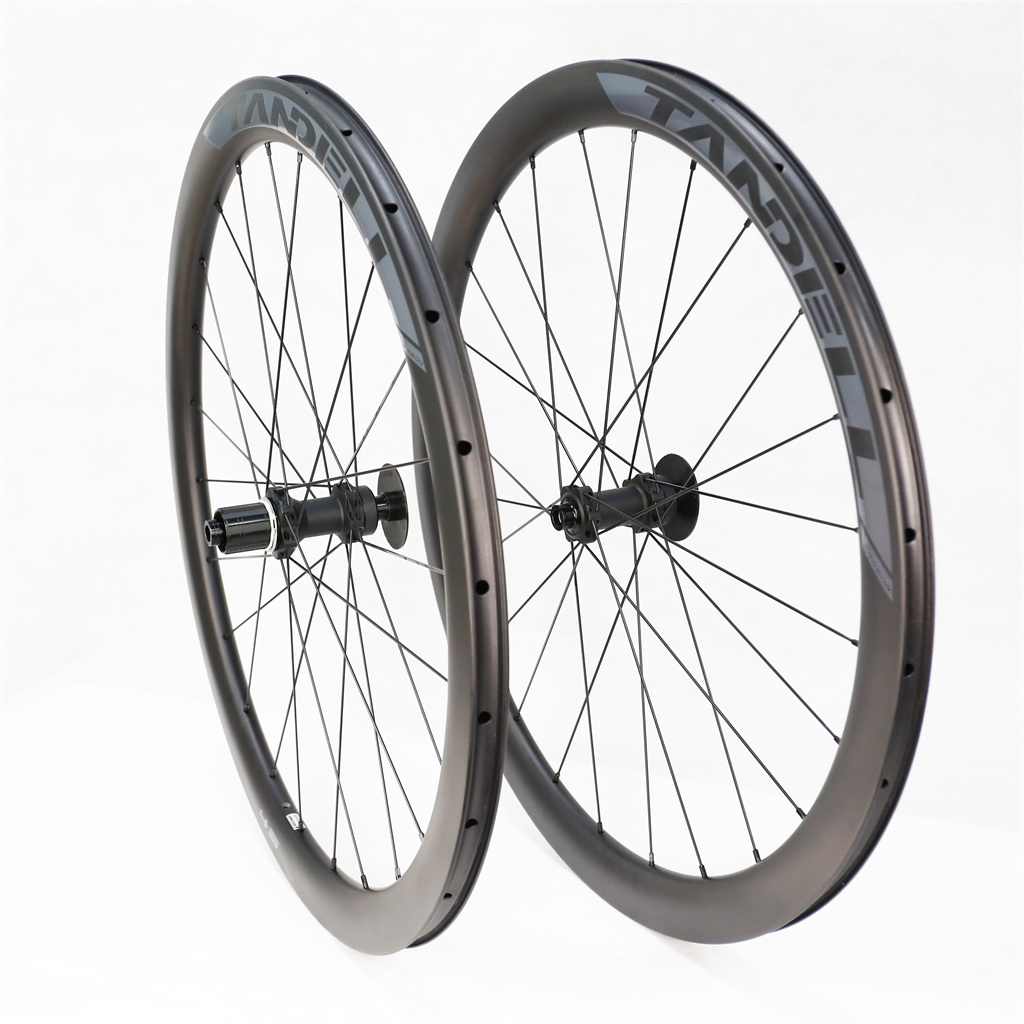 700c Carbon Disc Wheels Clincher Tubeless Roadbike Wheels Stainless Steel Spokes Ladies Cycle Bike Equipment Low Price