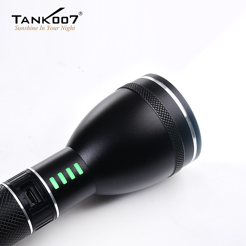 Hot selling Outdoor Flashlight high power rechargeable Bright long-range Torch Flashlight with a full cell battery indicator