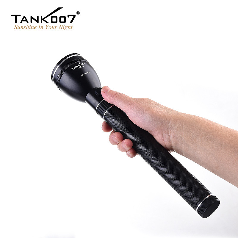 Hot selling Outdoor Flashlight high power rechargeable Bright long-range Torch Flashlight with a full cell battery indicator