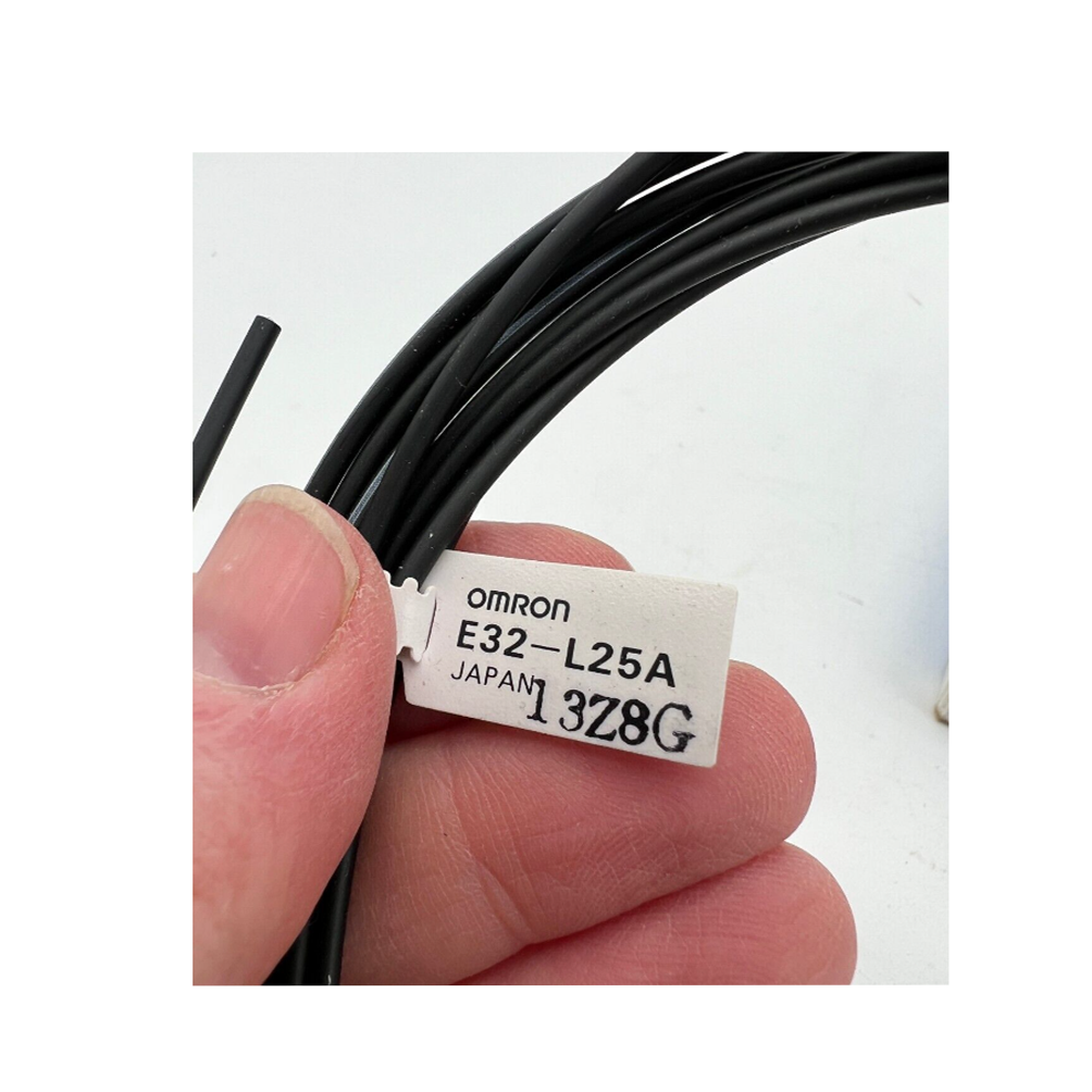 New Original E32-L25A Inductive Switch E32 Series Right Angle Optical Fiber Unit for Easy Installation Optical Fiber Sensors