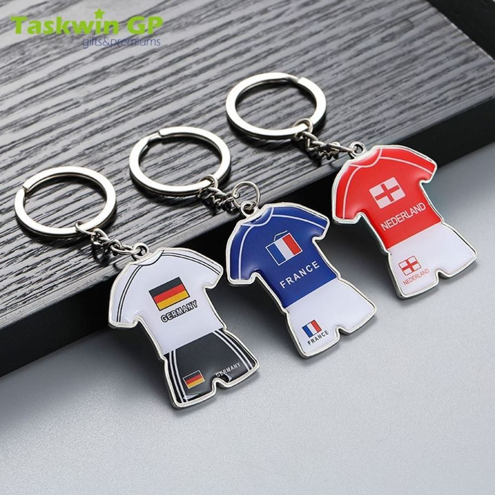 Taskwingifts 2022 Wholesale Customized Souvenir National Team Shirt Qatar Soccer Fans Epoxy Printing Metal Keychain