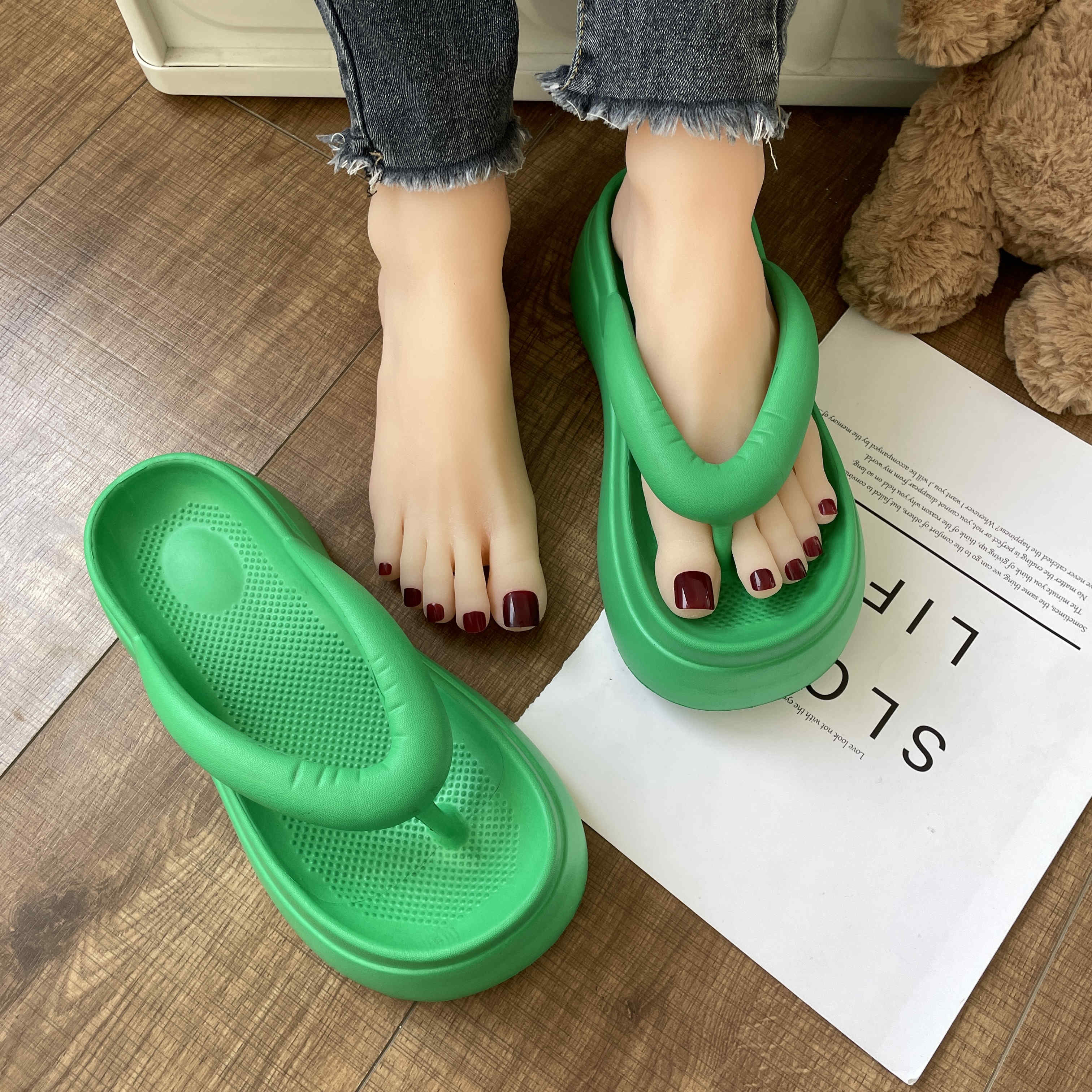 High Quality Outdoor Casual EVA Thick Soled Flip Flops Slippers For Women Household Flip-Flops Slippers eva Ladies Slippers