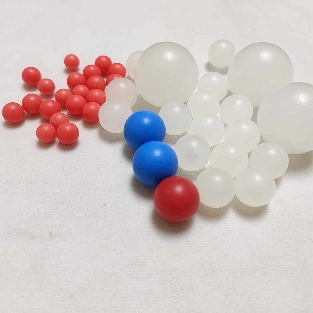 China suppliers hotsale colored 7mm pp ball 6000pcs/kg solid small natural food grade polypropylene plastic balls