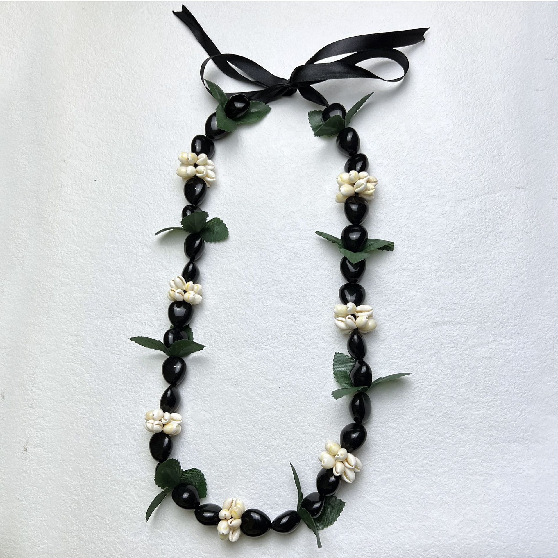 4 Colors Factory Stock Graduation Kukui Nut Lei Necklaces Class Of 2024 Graduation Black Nut With Flower Party Accessories