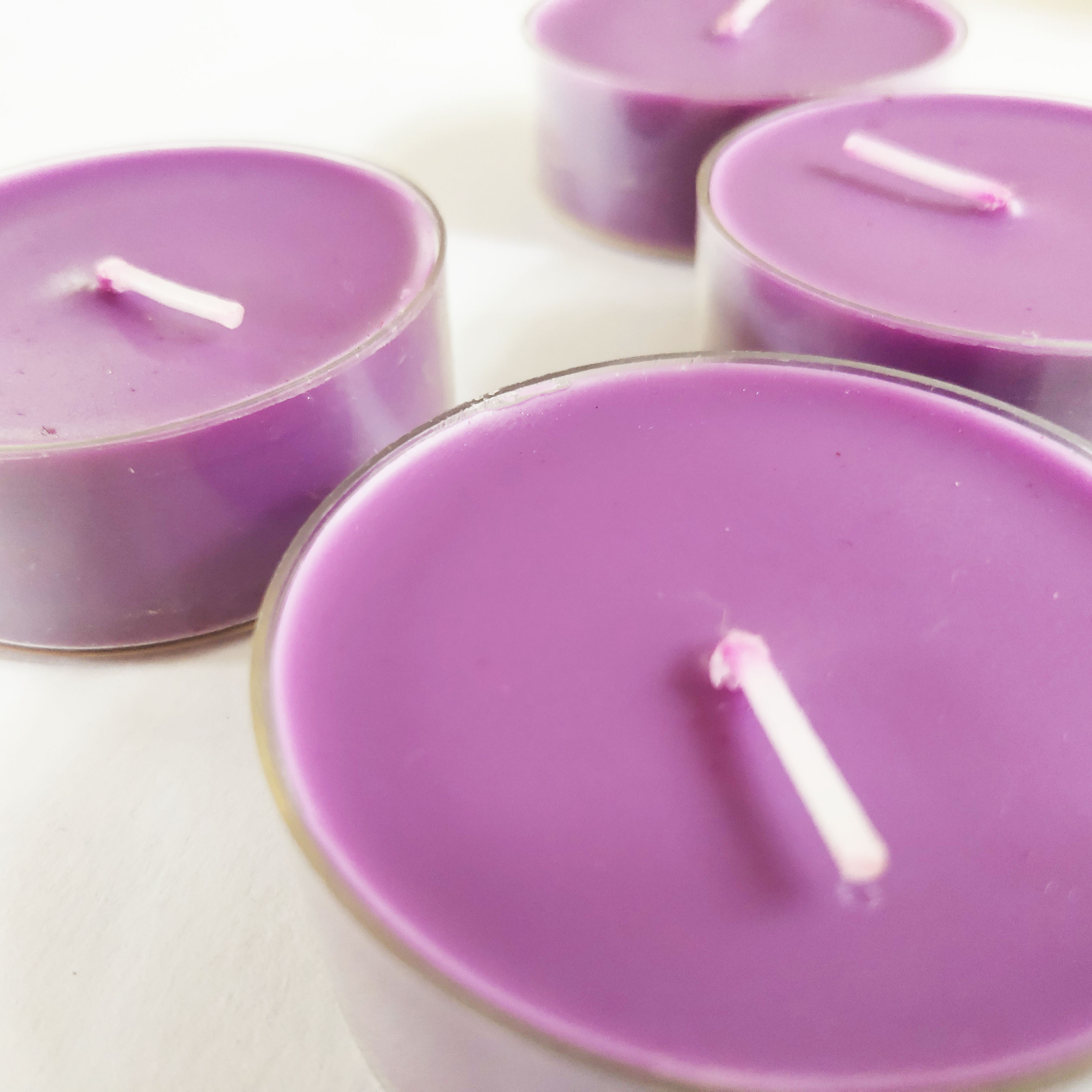 Hot Sale novel scented pure paraffin wax natural soy White Tealight Small Candle