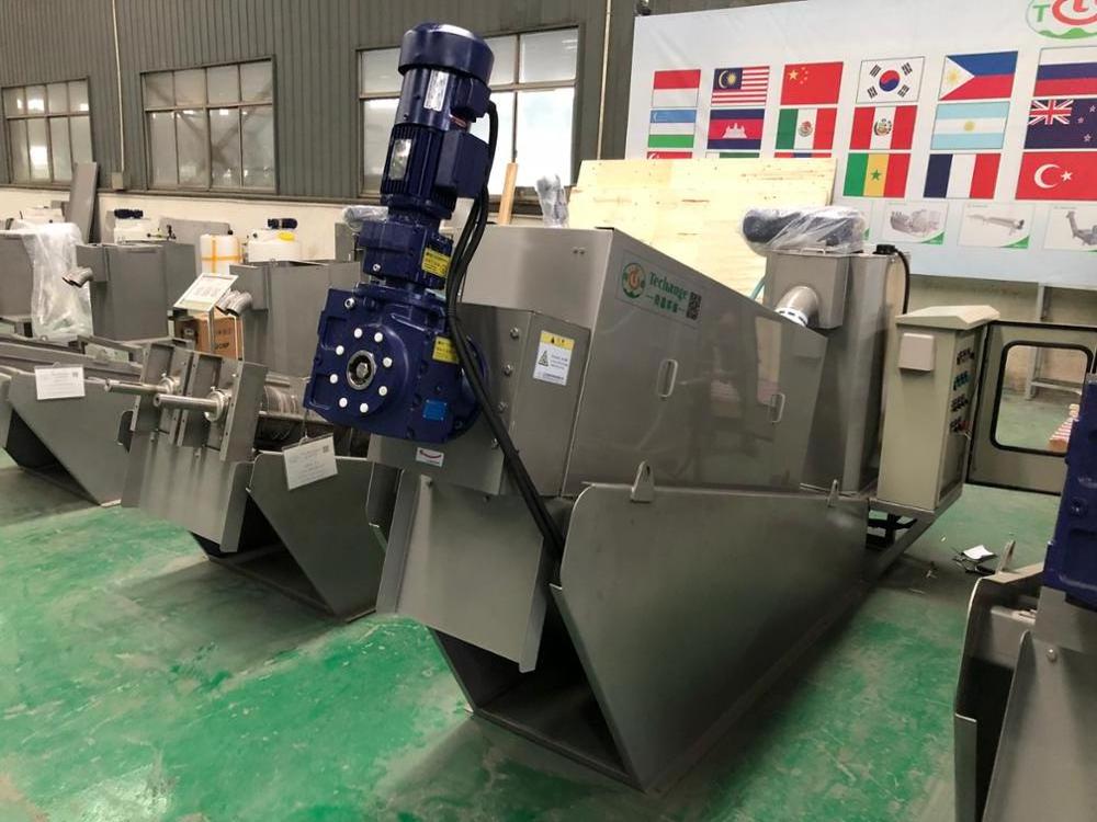 Continuous operation multi-dis dewatering screw press