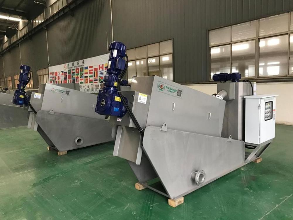 Continuous operation multi-dis dewatering screw press