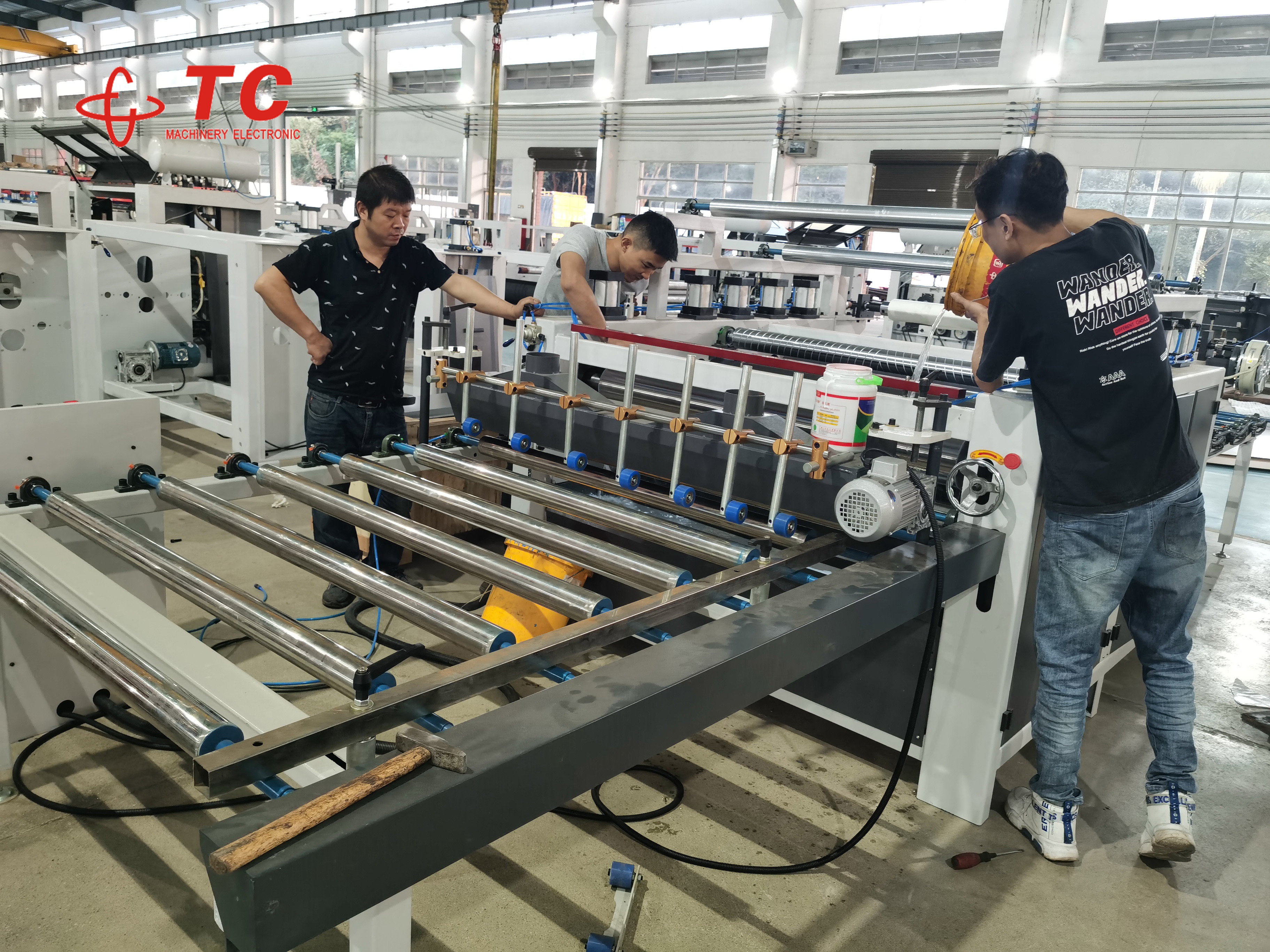 TC roller press mdf panel white glue and  Water Based Cold Glue Sticking Pape laminating machine