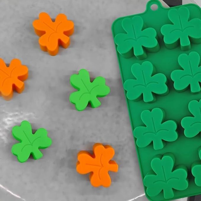 Lucky Clover Sugar Turning Silicone Molds for DIY Cake Fondant Biscuit Cookies Soap Sugar Pudding Chocolate Hard Candies Dessert