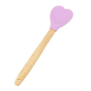 Factory supply good price wooden handle silicone spatula heart shape heat resistant pastry spatulas baking tools