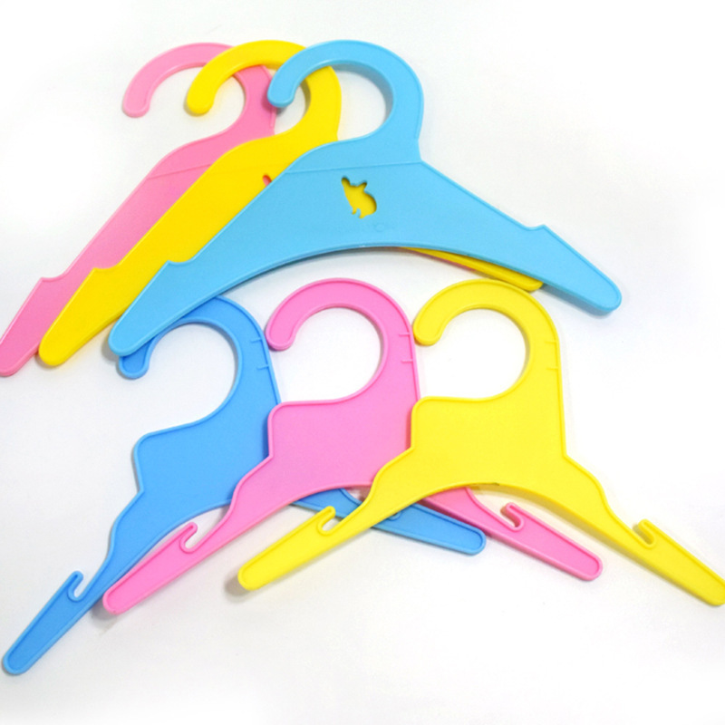 High quality color fashion Pet Plastic Hangers Small Cat&Dog Cute Clothes Hangers Pet Clothes Accessories