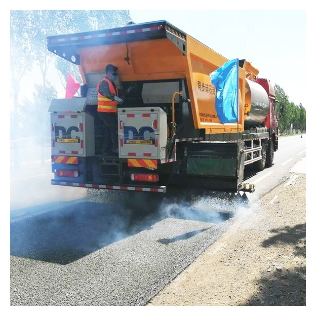 Hot Sale Asphalt Bitumen Chip Seal Vehicle Gravel Spreader Asphalt Chip Spreader for Road Maintenance