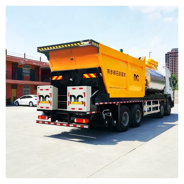 Hot Sale Asphalt Bitumen Chip Seal Vehicle Gravel Spreader Asphalt Chip Spreader for Road Maintenance