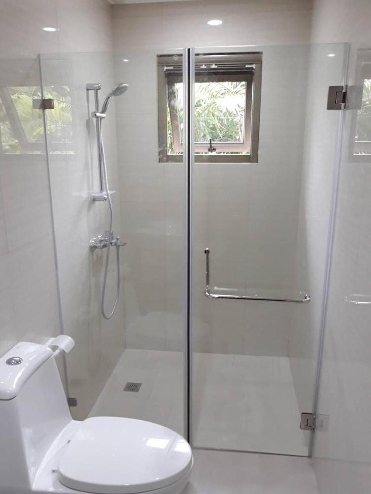 glass shower door with tempered glass