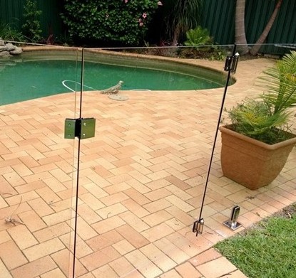 pool fence door with 8mm Glass Heavy duties Hinges and corner Lock