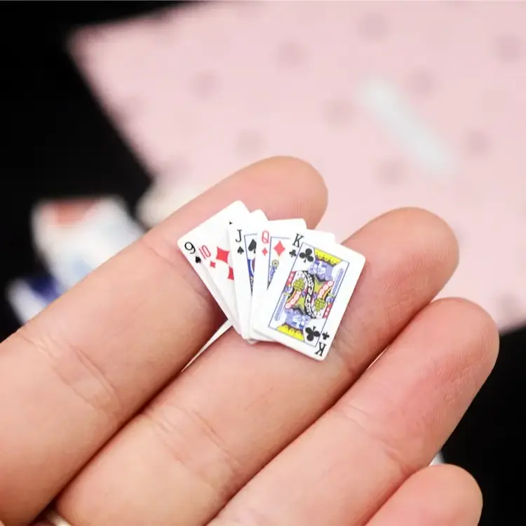 Cute 1:12 Miniature Games Poker Mini Playing Cards Miniature For Dolls Accessory Home Decoration 16xAccessory