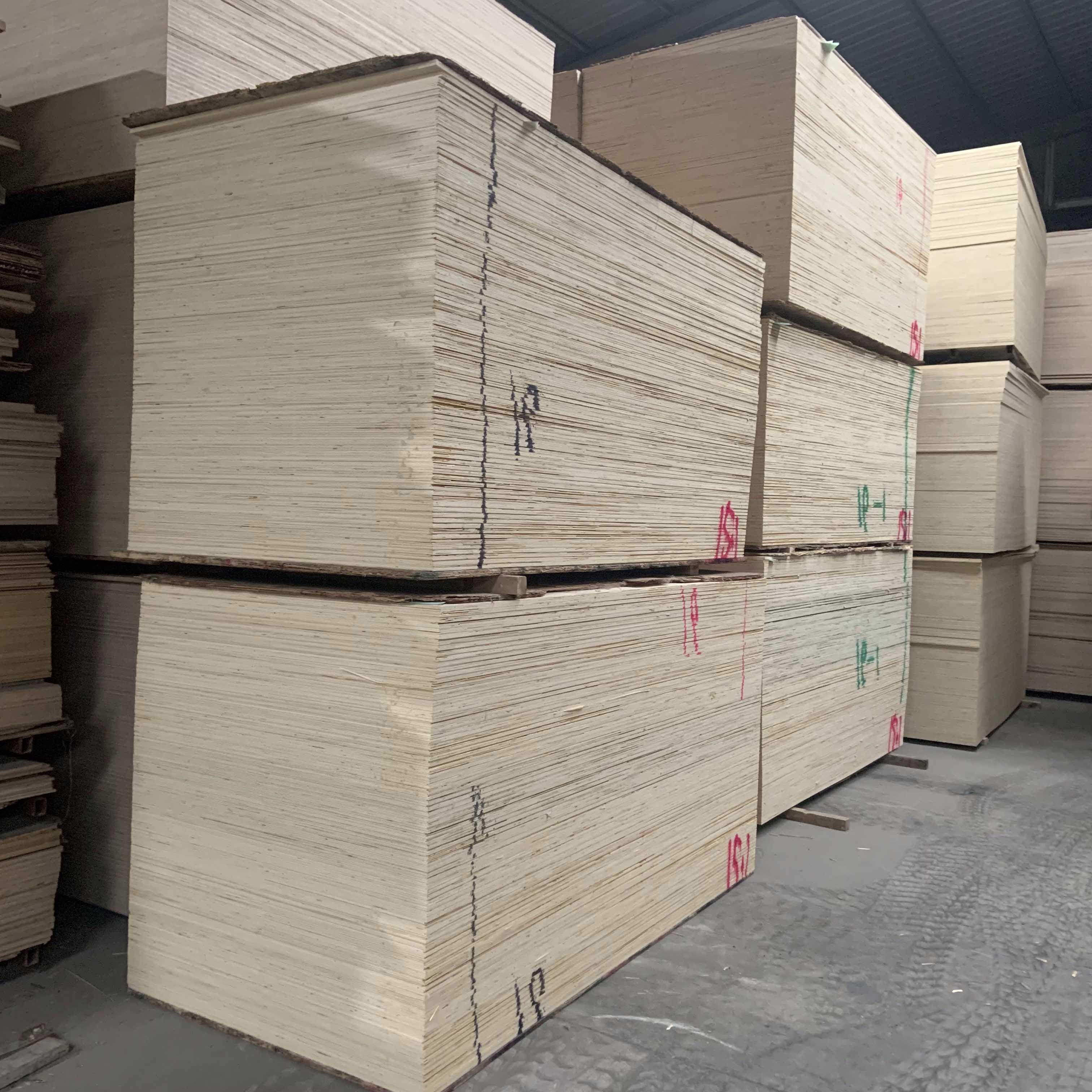 Wholesale 18mm Wood Veneer Plywood Sheet 4x8ft Birch Plywood