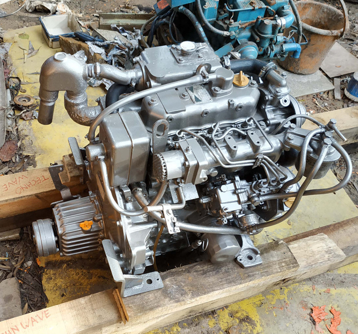 Yanmar  3 cylinders Marine Diesel Inboard Small Lifeboat Sea water cooling as good as new condition Pleasure boat Yacht Engine