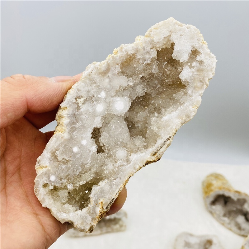 Wholesale Natural Quartz Raw Agate Geode Cutting Crystal Cluster Healing Stones For Home Decoration