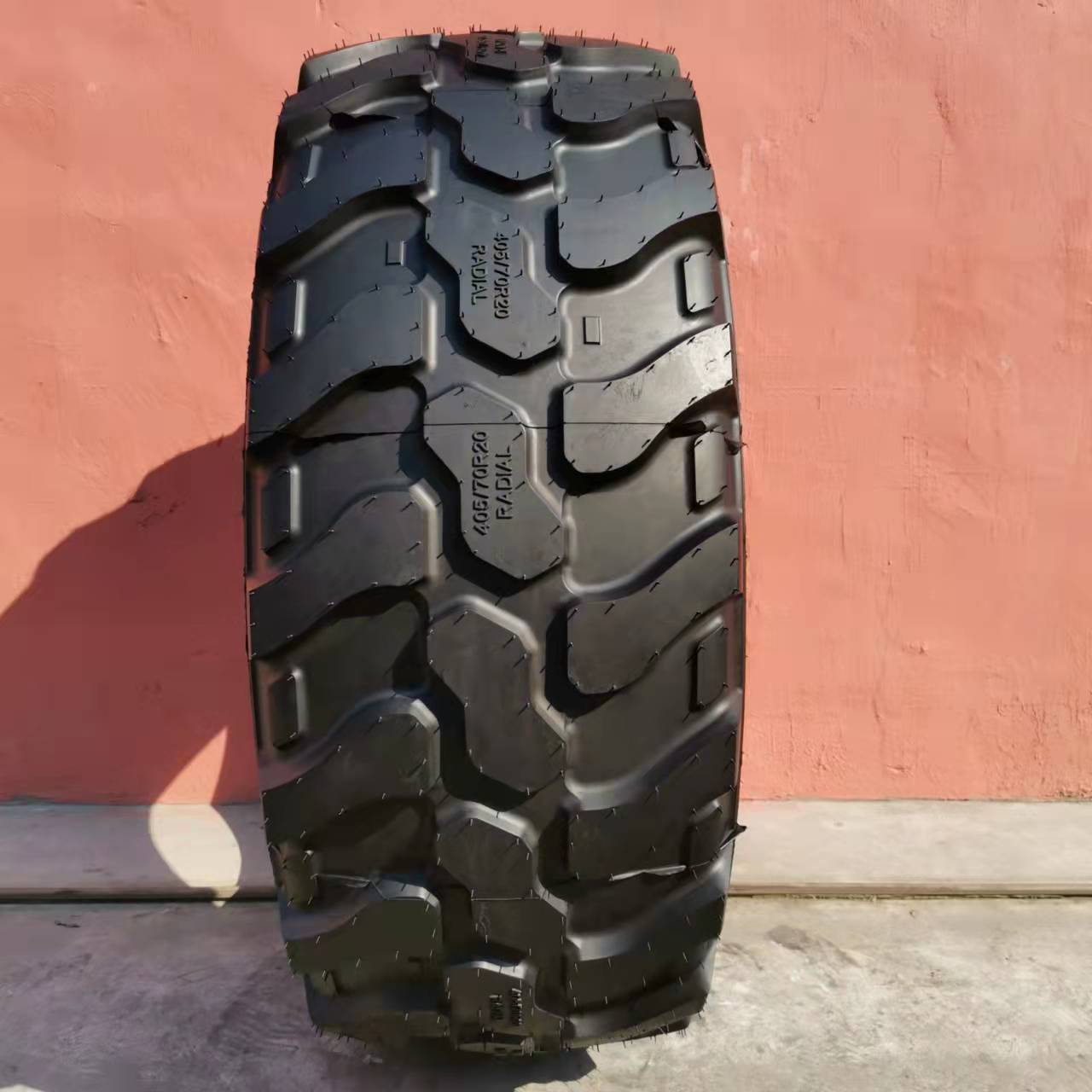 market top quality 30*10-16 33*12-20 10-16.5 16/70-20 12-16.5 bobcate solid tire for sale