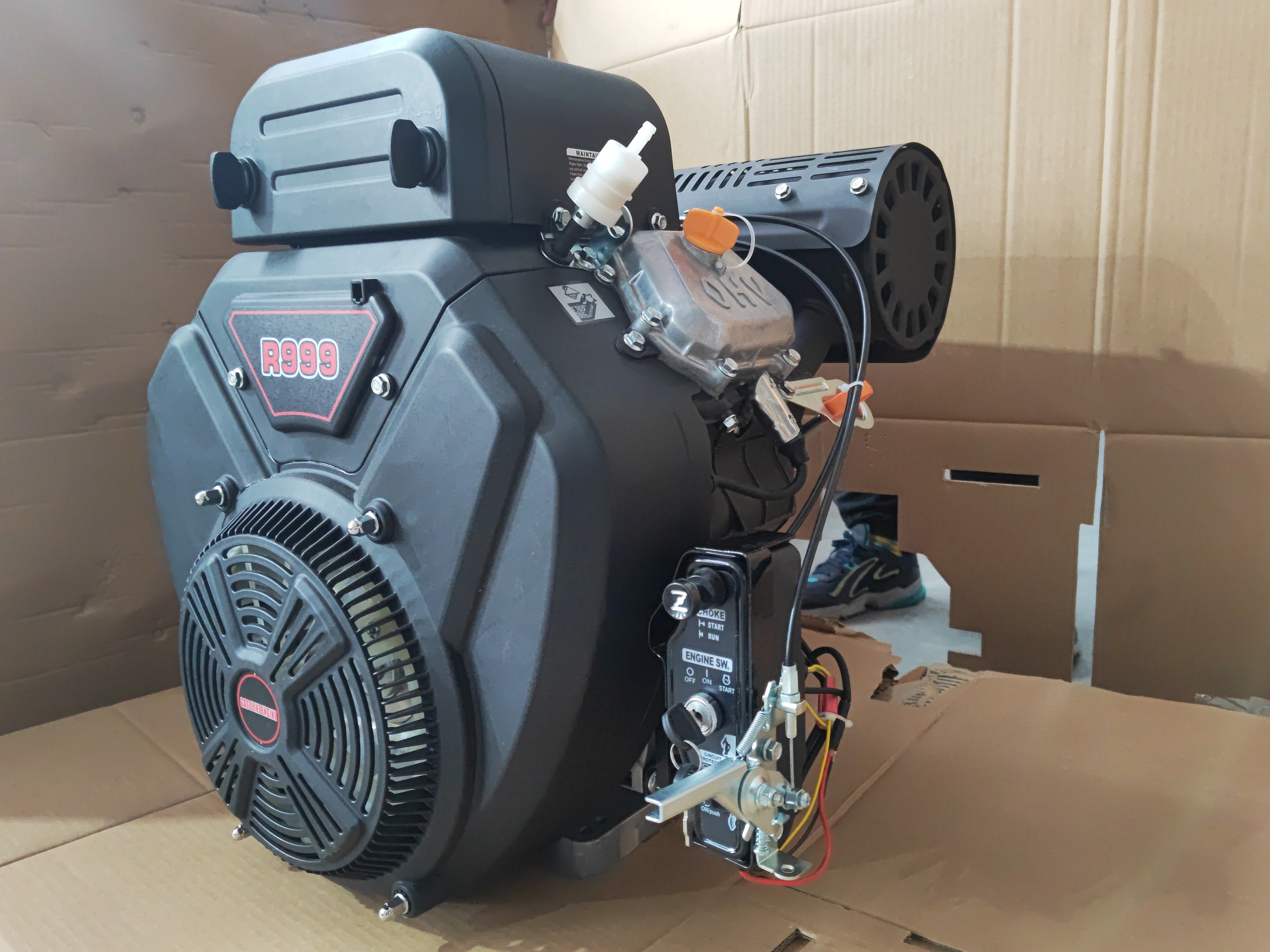 OHV Portable Twin Cylinder 4 Stroke 35hp/999cc Gasoline Engine 24.5kw / 3600rpm Power With Electric Start For Commercial Machine