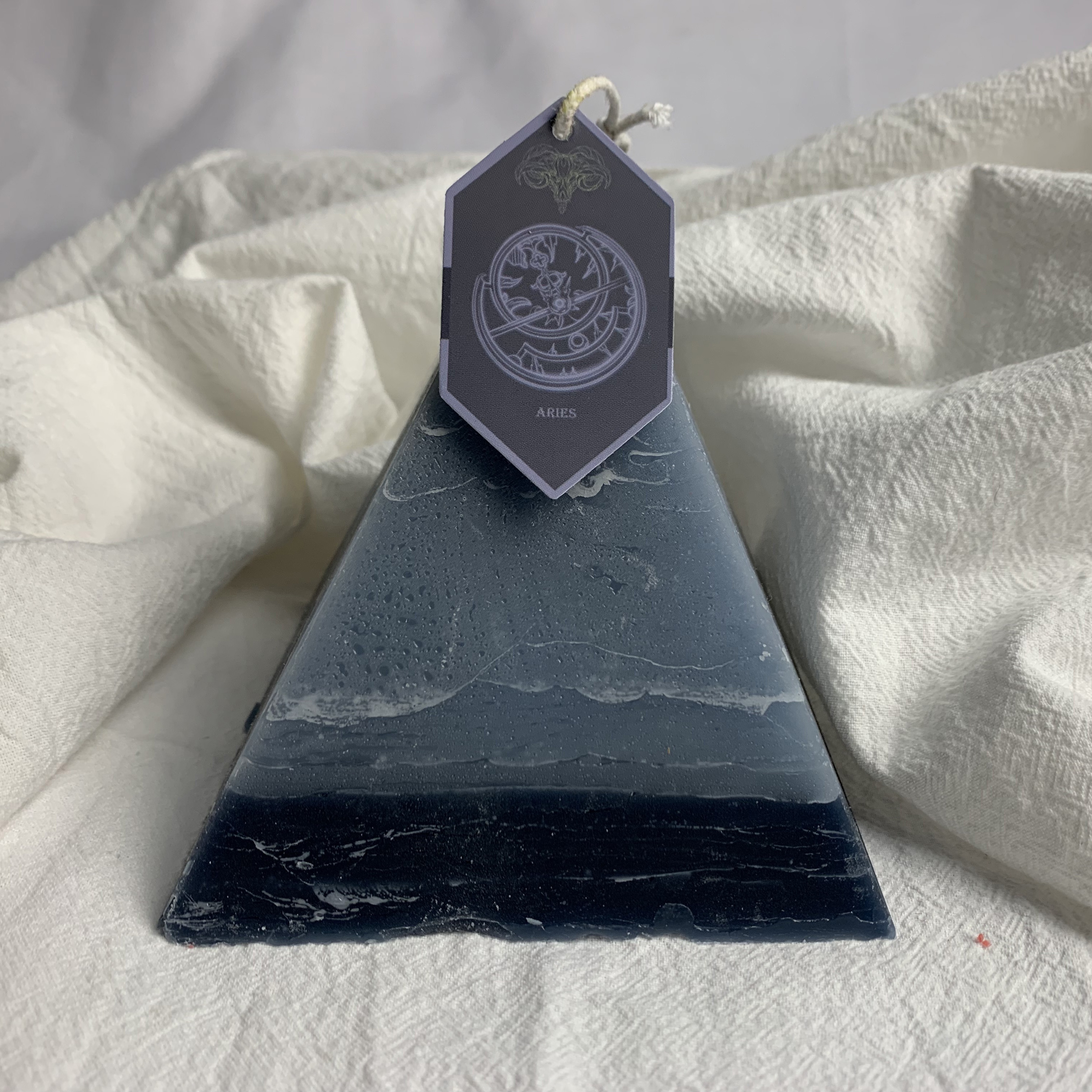 pyramid soy wax candle wholesale custom meditation pyramid shape candles