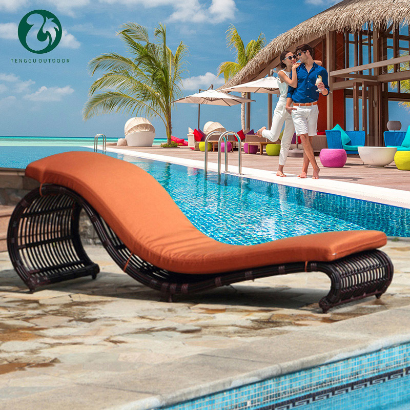 Hot Salesun lounger chaise  outdoor sunbed rattan chairs daybed beach sun loungers