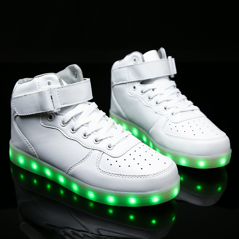 Unisex LED Light Up Shoes Low top Sneakers Flashing Shoes for Women Men Teens with USB Charging Glowing Luminous Shoes