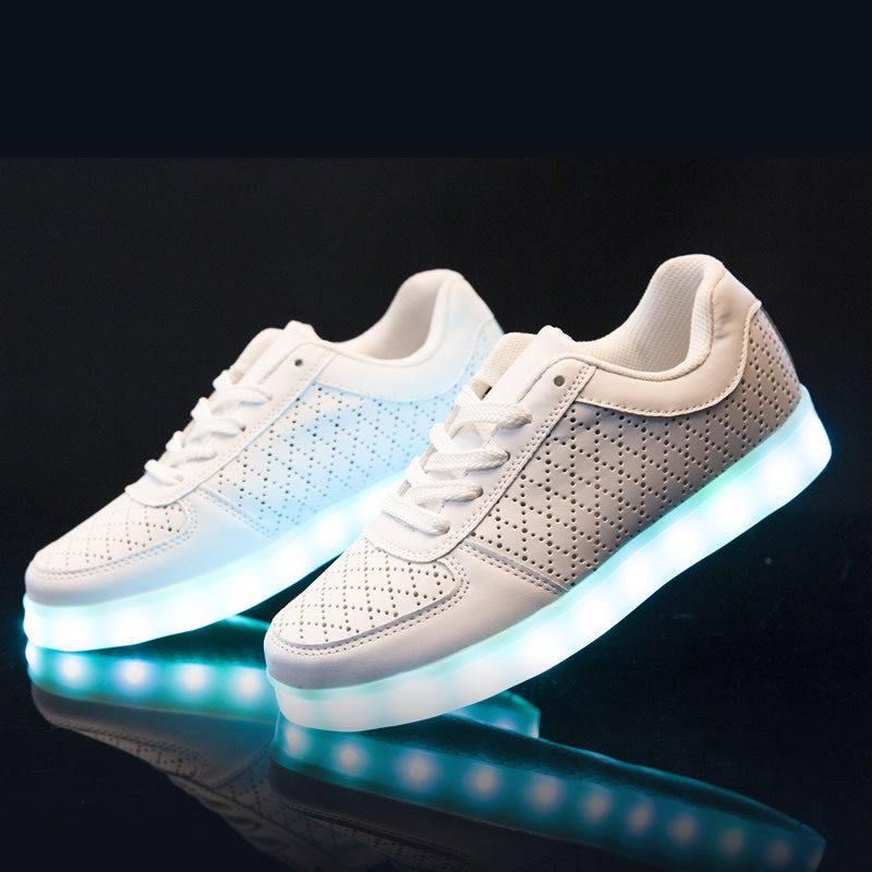 Unisex LED Light Up Shoes Low top Sneakers Flashing Shoes for Women Men Teens with USB Charging Glowing Luminous Shoes