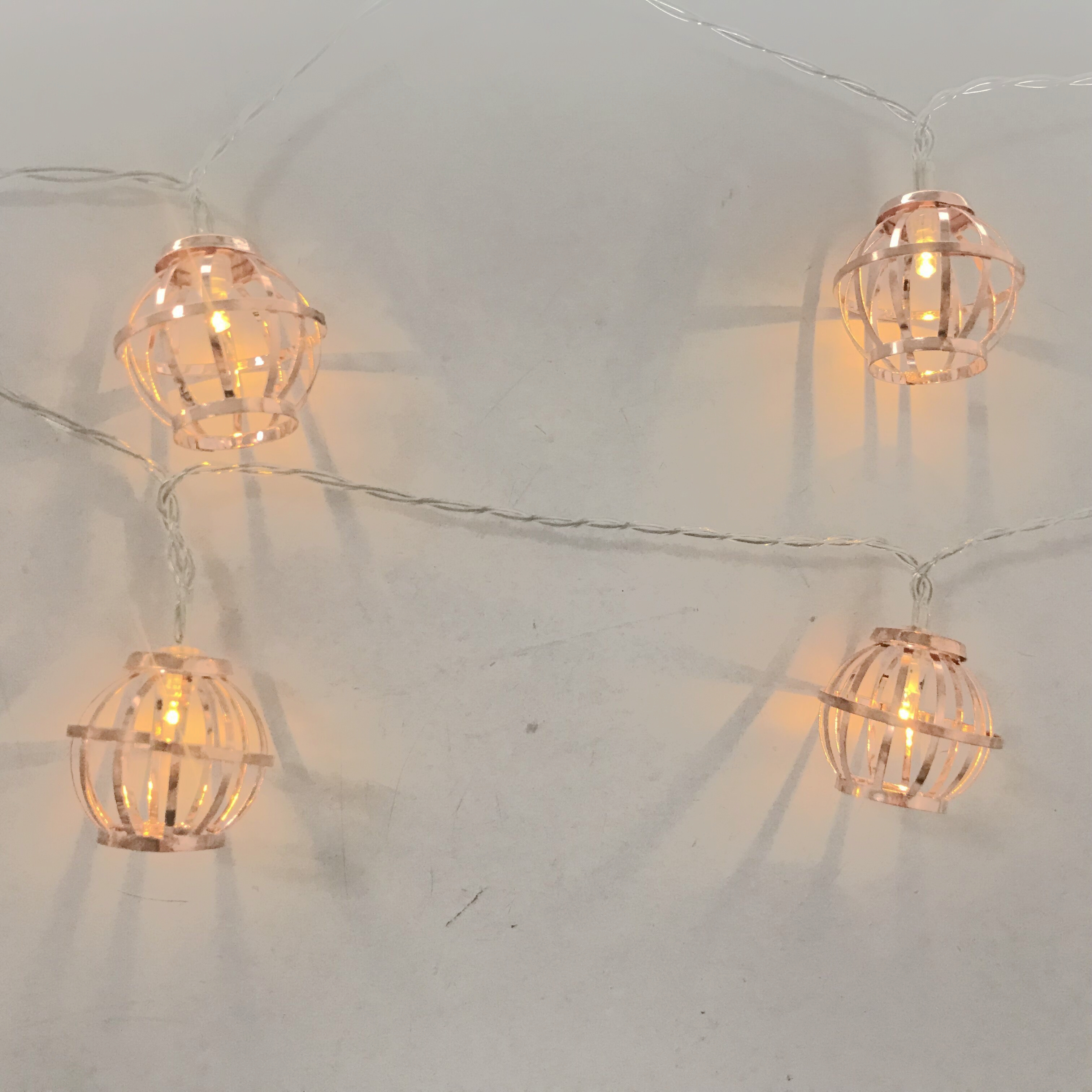 Rose Gold Metal Wire Geometric Shape Lantern LED String Lights Battery Operated Moroccan Globe Fence Gazebo Ceiling  Lighting