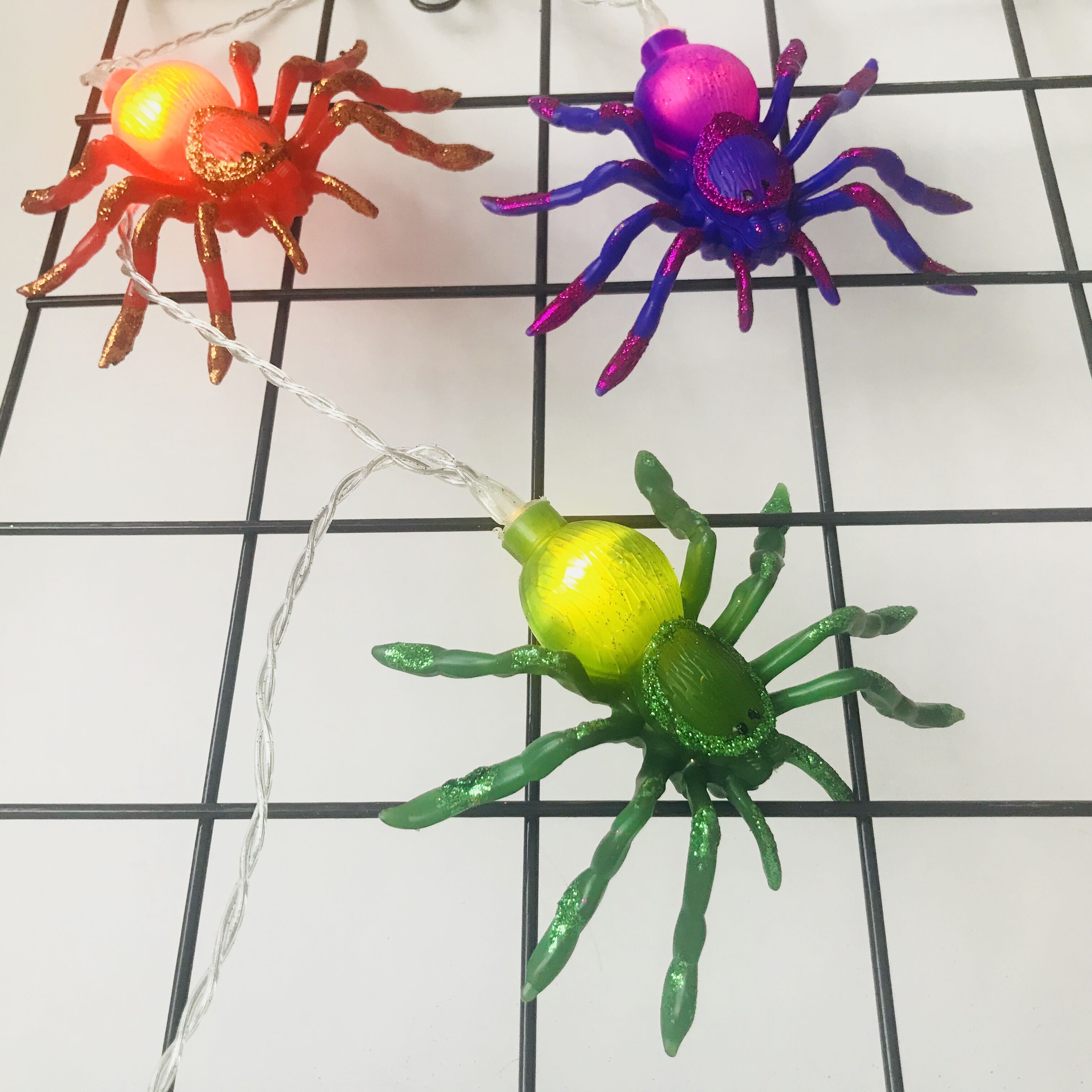 15 LED Halloween Spider String Lights Battery Operated Lighted Up Multicolor Glitter Spider For Indoor Garden Party Decoration