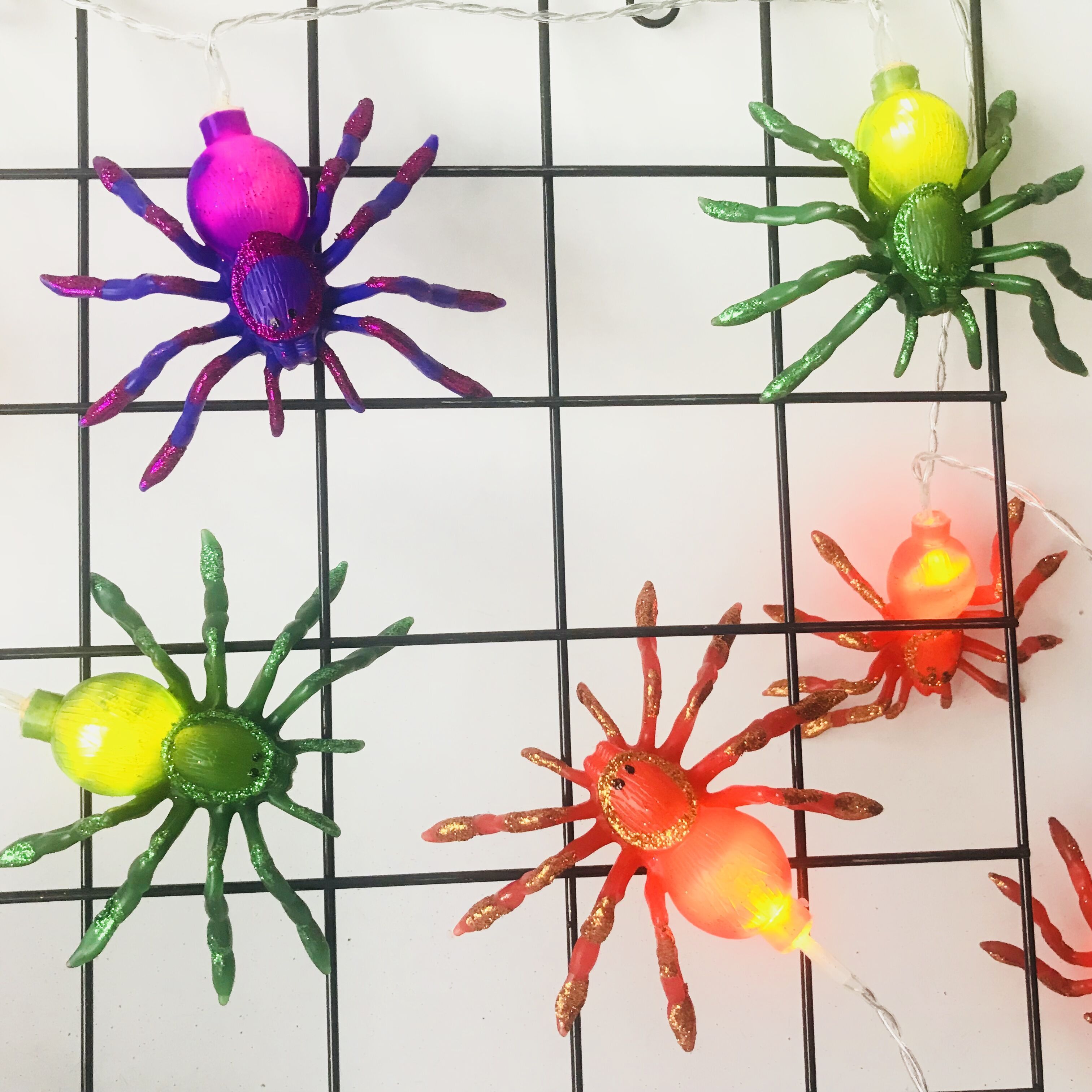 15 LED Halloween Spider String Lights Battery Operated Lighted Up Multicolor Glitter Spider For Indoor Garden Party Decoration